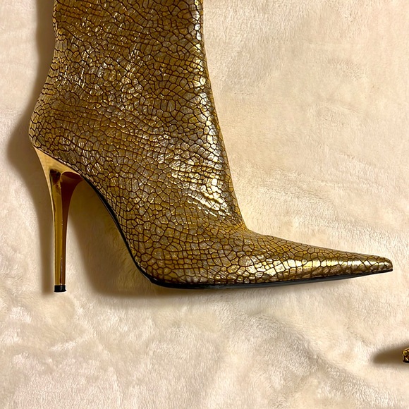 Gerardina Di Magio. Elegant Gold Stiletto Boots. Size 9. - Picture 3 of 12
